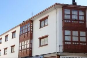 Pensi&oacute;n La Plaza Betanzos