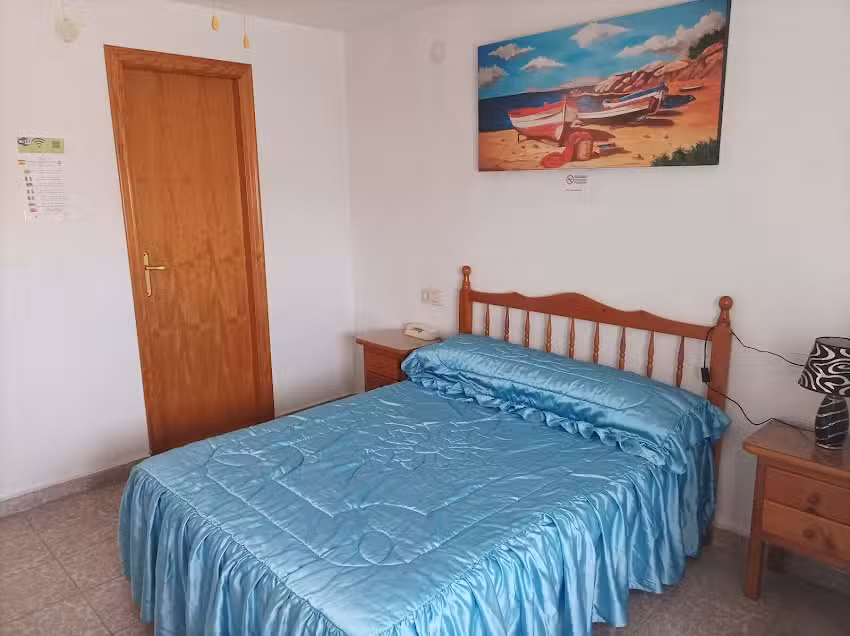 PENSI&Oacute;N &ndash; MARI LOLI- Rooms- Chambres-Alojamiento