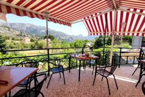 Pensi&oacute;n Restaurante El Pirineo