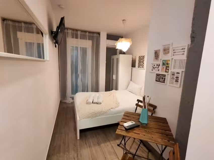 Peque&ntilde;o Alojamiento con Mini Piscina &ndash; NO climatizada