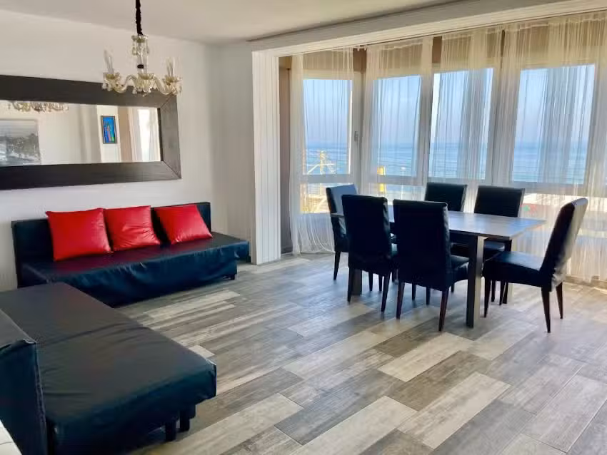 Perfect to enjoy Barcelona & the sea