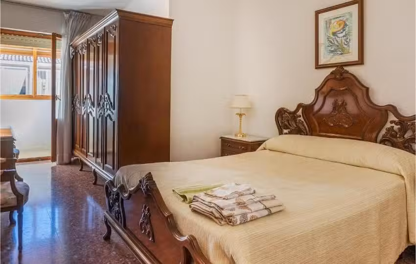 Pet Friendly Apartment Montalb&aacute;n