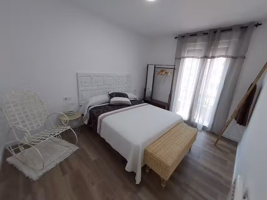 Petite Sara