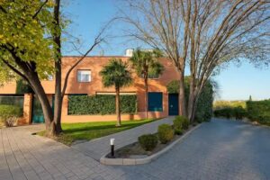 Private Rooms in Rosas (Near Airport)