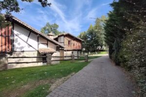 Pueblo Ingl&eacute;s