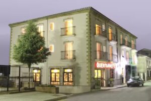 Qu&eacute;ntar Hotel