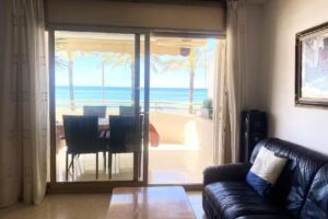 R151 Beachfront Apartment in Calafell