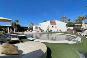 Rainbow Golf, Men-only Resort