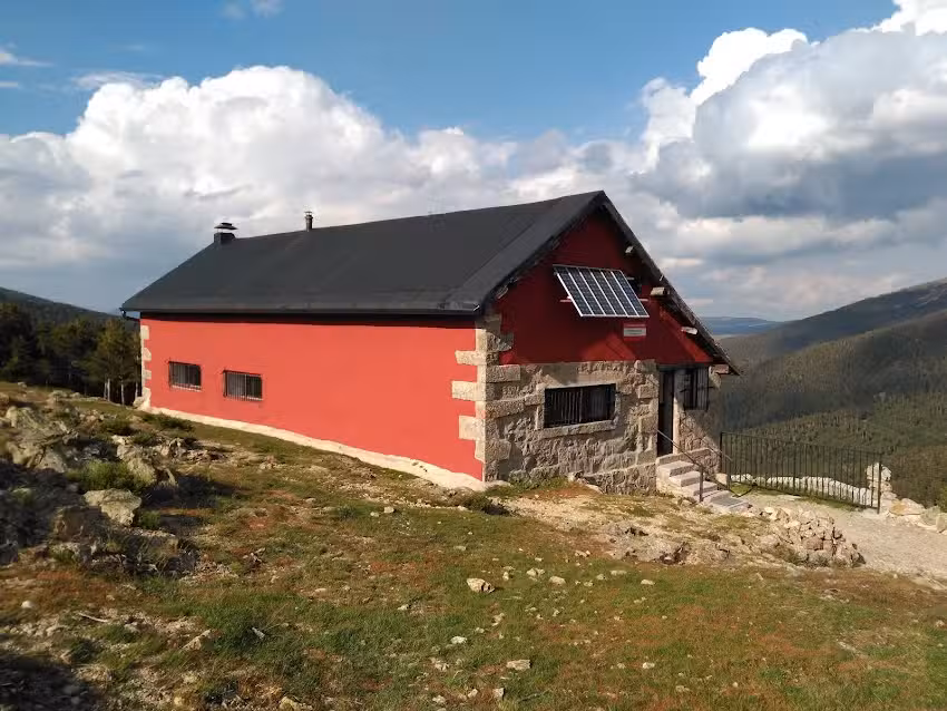 Refugio El Pingarr&oacute;n de la Comunidad de Ciudad y Tierra de Segovia.