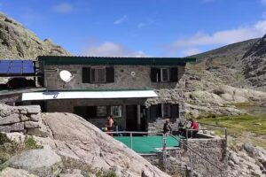 Refugio Laguna Grande de Gredos (Elola)