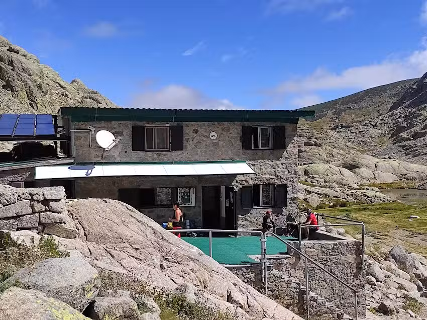 Refugio Laguna Grande de Gredos (Elola)