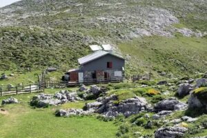 Refugio Vega de Ario (1630 m.)