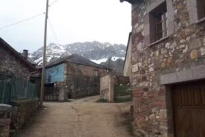 Refuxio de Torrebarrio da Federaci&oacute;n Galega de Monta&ntilde;ismo