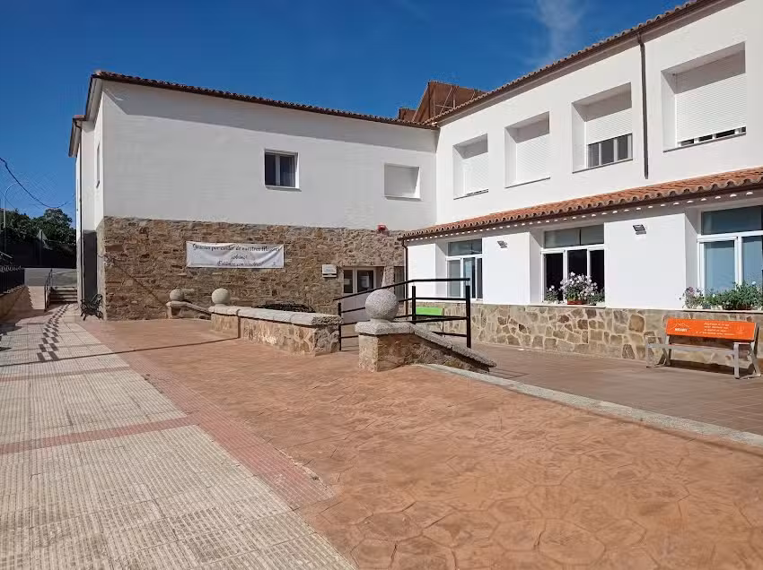 Residencia de la Tercera Edad y Centro de D&iacute;a &laquo;Sierra de Los Canchos&raquo;