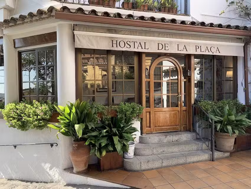 Restaurant i Hotel Boutique &laquo;Hostal de la Pla&ccedil;a&raquo; a Cabrils