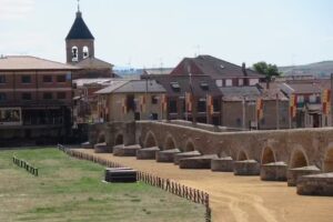 Restaurante la Ribera y Albergue la Encina
