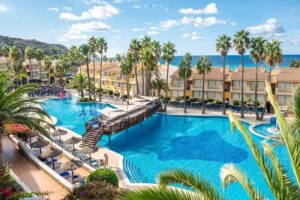 Royal Son Bou Family Club