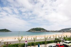 San Sebastian Apartments: TERRACE WITH BREATHTAKING VIEWS- www&middot;SanSebastianApartments&middot;es&ndash;holiday vacation rental Airbnb hotel