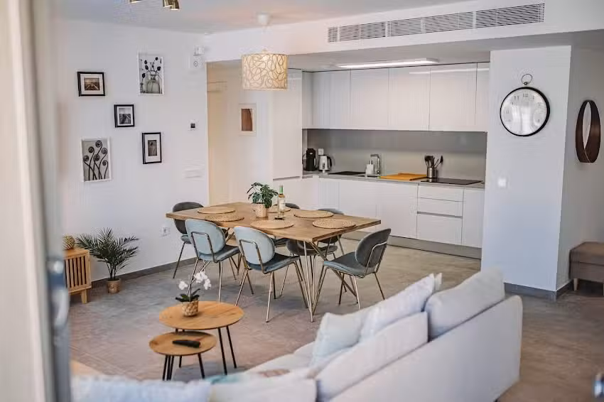 Servicio inmobiliario Ultraviolet