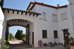 Sol Blanc Allotjament Tur&iacute;stic Rural &ndash; Alguaire, Lleida
