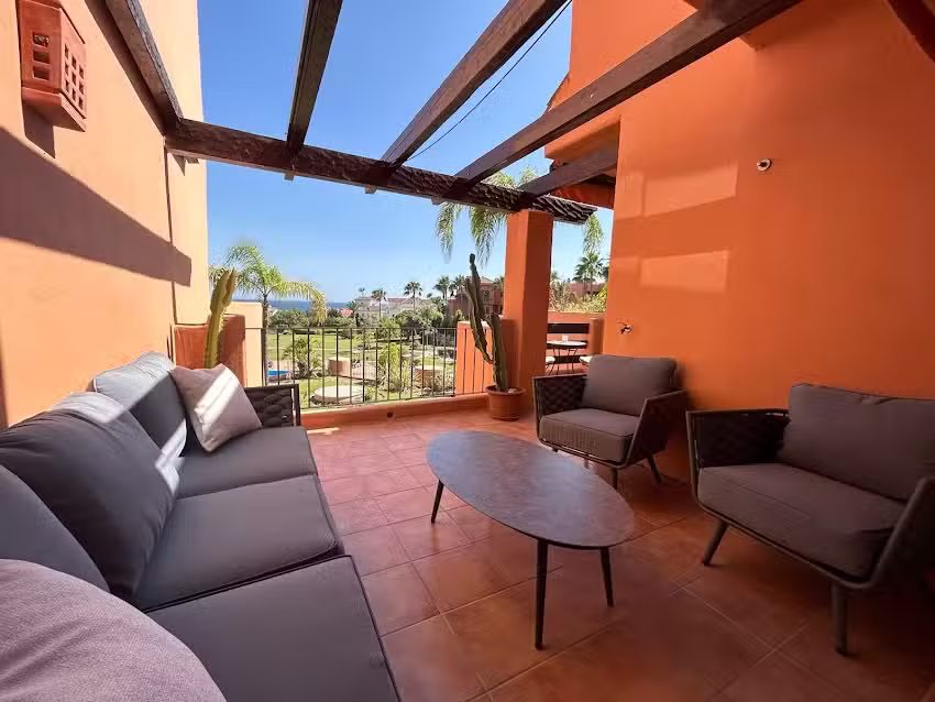 Sotoserena Pools & Tropical Garden Apartment with Sea View