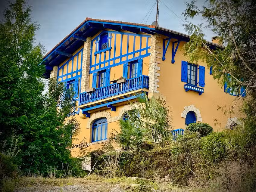 Suites Mendibil Ir&uacute;n Hotel tur&iacute;stico