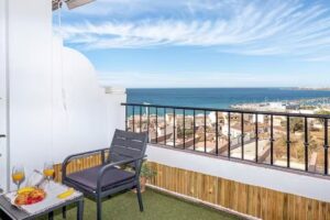 Sunshine Balcony La Caleta // Apartamentos Vacacionales M&aacute;laga