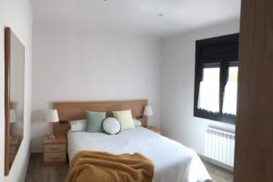 SWEET DREAMS APARTAMENT. Confortable i Modern Apartament tur&iacute;stic al Centre de Campdev&agrave;nol i a prop de tot.