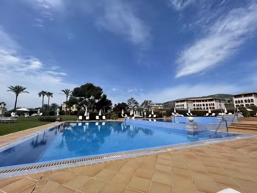 The St. Regis Mardavall Mallorca Resort