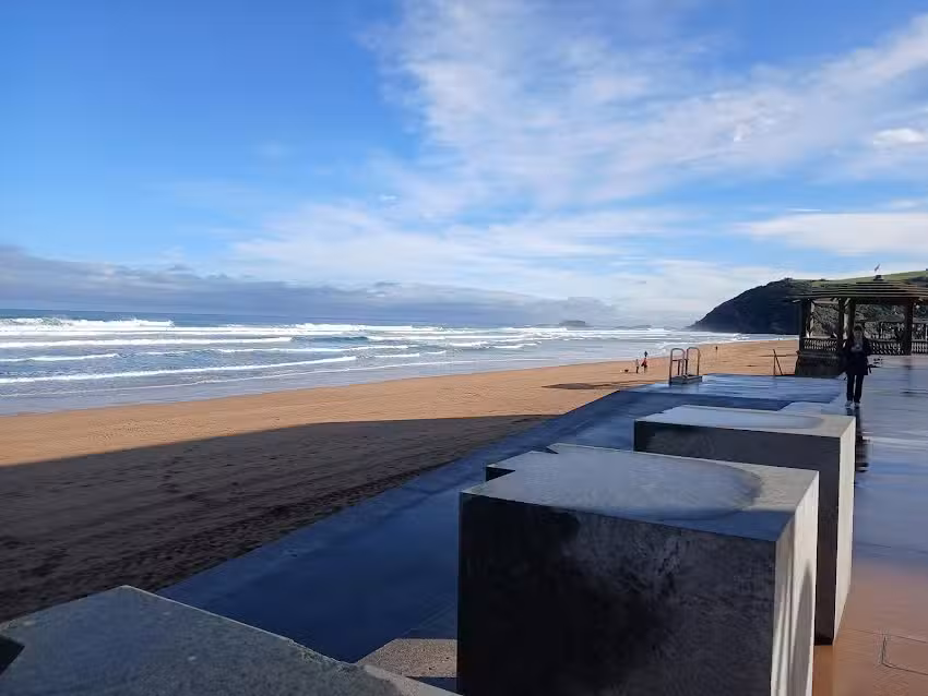 Tres habitaciones y garaje junto al mar