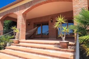 UHC Villa Botarell Family House