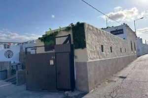 Valtisya House Pool and airport