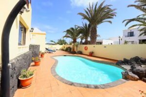 Villa Eileen (P. Kelly Villas)