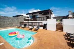Villa Princesa &ndash; Large Family Holiday Rental Villa Playa Blanca | Hot Tub | Heated pool