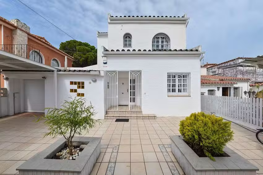 Villa Requesens