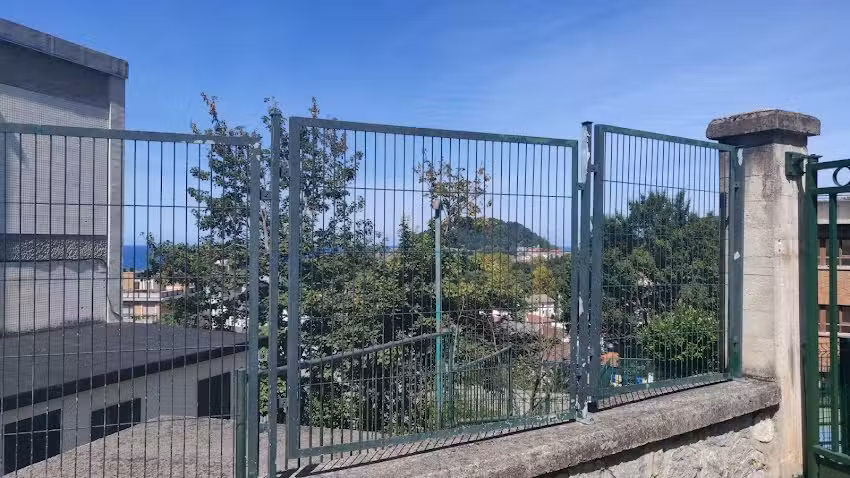 VILLA UNIFAMILIAR- PARKING GRATIS