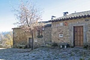 vivegredos / Casa T&iacute;a Clotilde