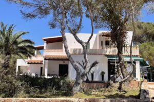 VIVIENDAS TUR&Iacute;STICAS CAN MART&Iacute;